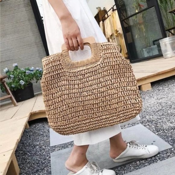 MODA ME COUTURE Handbags - Vacation Vibes khaki straw bag wood handle tote Boho beach